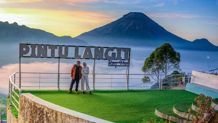 Rute Jeep Dieng Satu Hari: Kawah Sikidang, Candi Arjuna & Bukit Sikunir